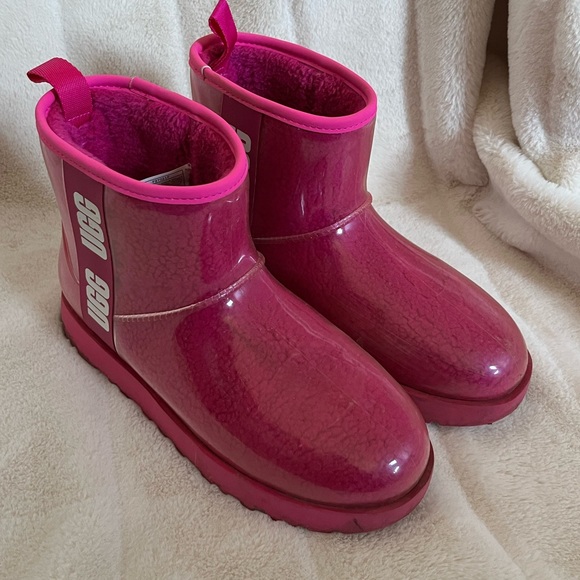 UGG Shoes - Waterproof Ugg Boots EUC!